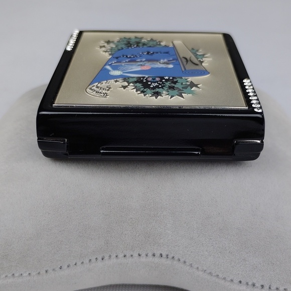 Estee Lauder Translucent Pressed Powder - Black and Silver Compact - Picture 5 of 16